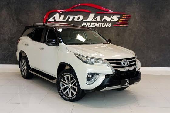 TOYOTA HILUX 2.8 SRX 4X4 CD 16V DIESEL 4P AUTOMÁTICO
