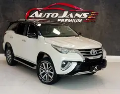 TOYOTA HILUX 2.8 SRX 4X4 CD 16V DIESEL 4P AUTOMÁTICO TOYOTA HILUX 2.8 SRX 4X4 CD 16V DIESEL 4P AUTOMÁTICO