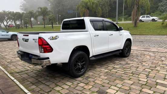 TOYOTA-HILUX-2017