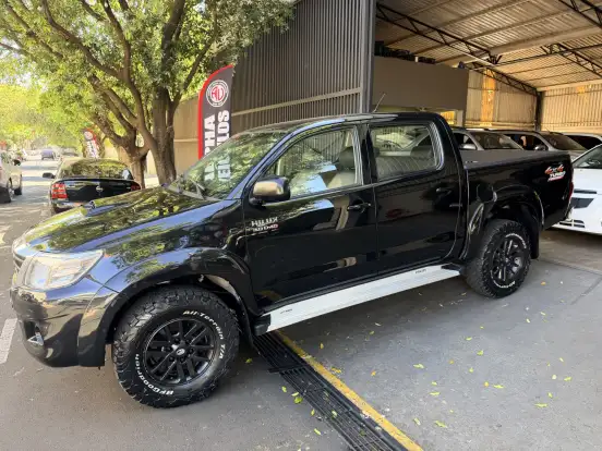TOYOTA-HILUX-3.0 SR 4X4 CD 16V TURBO INTERCOOLER DIESEL 4P AUTOMÁTICO TOYOTA-HILUX-2012