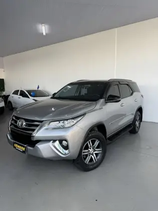 TOYOTA HILUX SW4 2.7 SRV 7 LUGARES 4X2 16V FLEX 4P AUTOMÁTICO