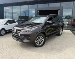 TOYOTA HILUX SW4 2.7 VVT-i FLEX SRV 7L 4X2 AUTOMÁTICO TOYOTA HILUX SW4 2.7 VVT-i FLEX SRV 7L 4X2 AUTOMÁTICO