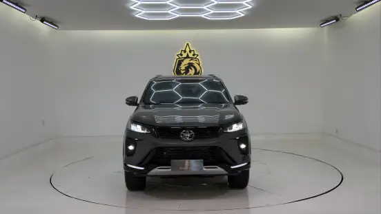 TOYOTA-HILUX SW4-2025