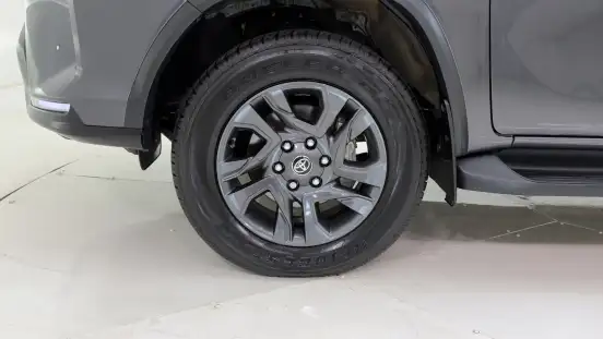 TOYOTA-HILUX SW4-2025