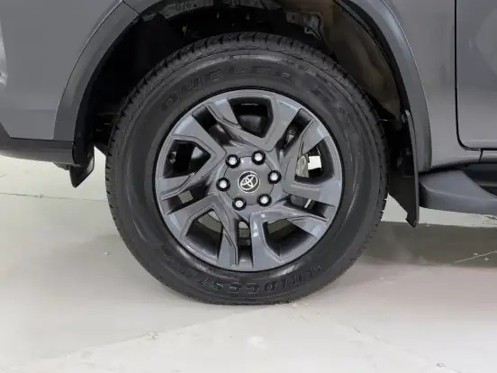 TOYOTA-HILUX SW4-2.8 D-4D TURBO DIESEL DIAMOND 7L 4X4 AUTOMÁTICO TOYOTA-HILUX SW4-2025