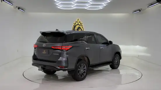 TOYOTA-HILUX SW4-2025