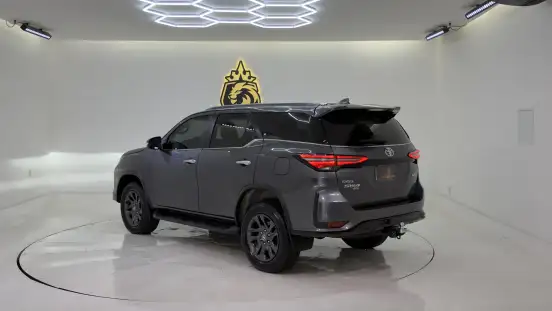 TOYOTA-HILUX SW4-2025