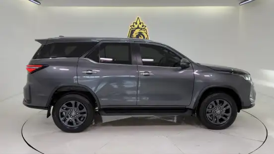 TOYOTA-HILUX SW4-2025