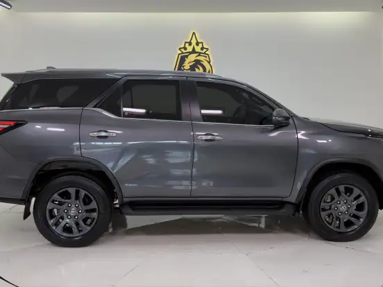 TOYOTA-HILUX SW4-2.8 D-4D TURBO DIESEL DIAMOND 7L 4X4 AUTOMÁTICO TOYOTA-HILUX SW4-2025
