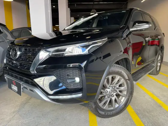 TOYOTA HILUX SW4 2.8 D-4D TURBO DIESEL SRX 7L 4X4 AUTOMÁTICO