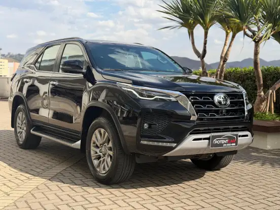 TOYOTA-HILUX SW4-2.8 D-4D TURBO DIESEL SRX 7L 4X4 AUTOMÁTICO TOYOTA-HILUX SW4-2022