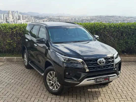 TOYOTA-HILUX SW4-2022