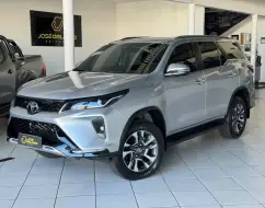 TOYOTA HILUX SW4 2.8 D-4D TURBO DIESEL SRX PLATINUM 4X4 AUTOMÁTICO TOYOTA HILUX SW4 2.8 D-4D TURBO DIESEL SRX PLATINUM 4X4 AUTOMÁTICO