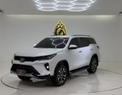 TOYOTA HILUX SW4 2.8 D-4D TURBO DIESEL SRX PLATINUM 7L 4X4 AUTOMÁTICO TOYOTA HILUX SW4 2.8 D-4D TURBO DIESEL SRX PLATINUM 7L 4X4 AUTOMÁTICO