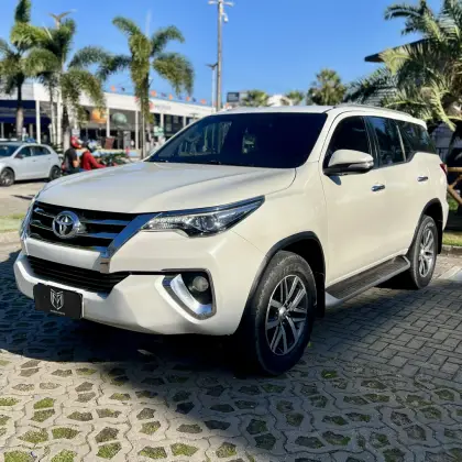 TOYOTA HILUX SW4 2.8 SRX 4X4 7 LUGARES 16V TURBO INTERCOOLER DIESEL 4P AUTOMÁTICO