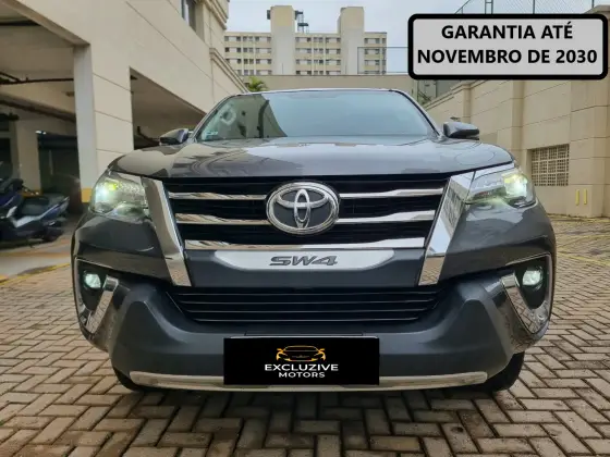 TOYOTA HILUX SW4 2.8 SRX DIAMOND 4X4 7 LUGARES 16V TURBO INTERCOOLER DIESEL 4P AUTOMÁTICO