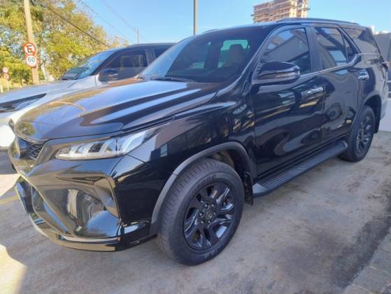 TOYOTA HILUX SW4 2.8 D-4D TURBO DIESEL DIAMOND 7L 4X4 AUTOMÁTICO