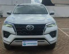 TOYOTA HILUX SW4 2.8 D-4D TURBO DIESEL SRX 4X4 AUTOMÁTICO TOYOTA HILUX SW4 2.8 D-4D TURBO DIESEL SRX 4X4 AUTOMÁTICO