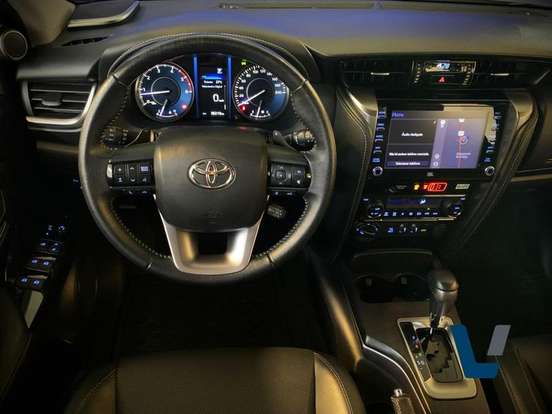 TOYOTA-HILUX SW4-2022