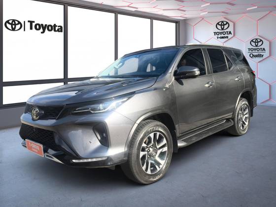 TOYOTA HILUX SW4 2.8 D-4D TURBO DIESEL SRX 4X4 AUTOMÁTICO