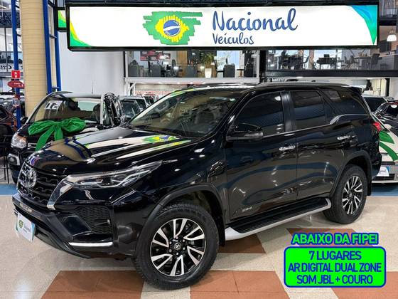 TOYOTA HILUX SW4 2.8 D-4D TURBO DIESEL SRX 7L 4X4 AUTOMÁTICO