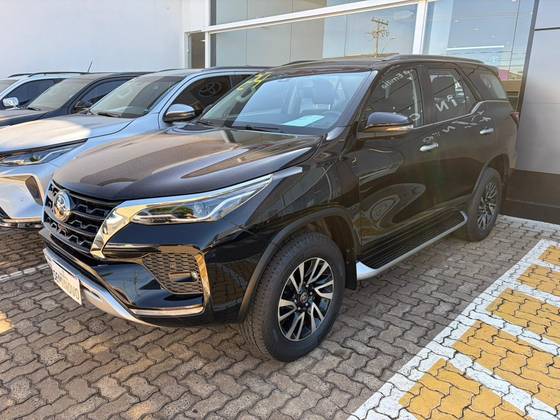 TOYOTA HILUX SW4 2.8 D-4D TURBO DIESEL SRX 7L 4X4 AUTOMÁTICO