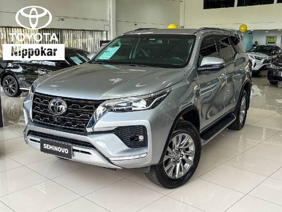 TOYOTA HILUX SW4 2.8 D-4D TURBO DIESEL SRX 7L 4X4 AUTOMÁTICO