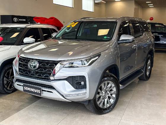 TOYOTA HILUX SW4 2.8 D-4D TURBO DIESEL SRX 7L 4X4 AUTOMÁTICO