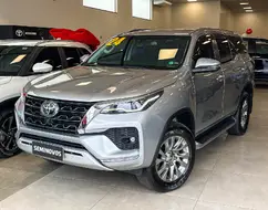 TOYOTA HILUX SW4 2.8 D-4D TURBO DIESEL SRX 7L 4X4 AUTOMÁTICO TOYOTA HILUX SW4 2.8 D-4D TURBO DIESEL SRX 7L 4X4 AUTOMÁTICO