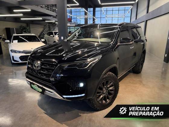 TOYOTA HILUX SW4 2.8 D-4D TURBO DIESEL SRX 7L 4X4 AUTOMÁTICO