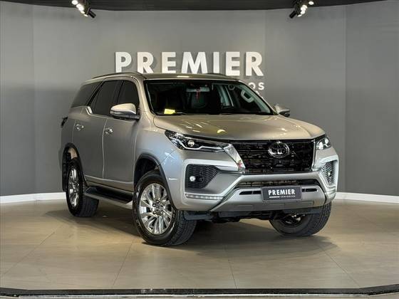 TOYOTA HILUX SW4 2.8 D-4D TURBO DIESEL SRX 7L 4X4 AUTOMÁTICO
