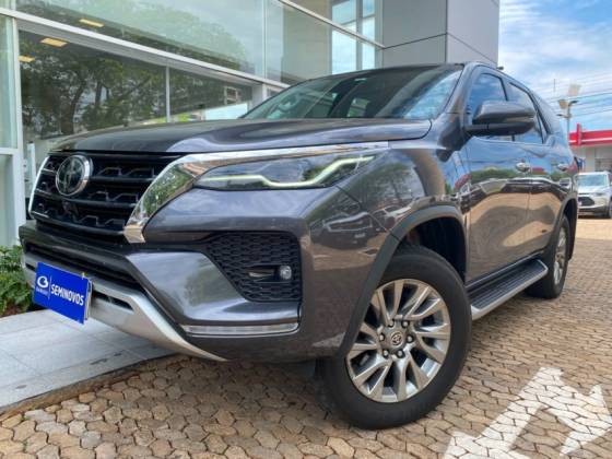 TOYOTA HILUX SW4 2.8 D-4D TURBO DIESEL SRX 7L 4X4 AUTOMÁTICO