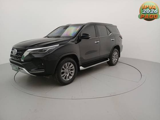 TOYOTA HILUX SW4 2.8 D-4D TURBO DIESEL SRX 7L 4X4 AUTOMÁTICO