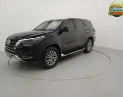TOYOTA HILUX SW4 2.8 D-4D TURBO DIESEL SRX 7L 4X4 AUTOMÁTICO TOYOTA HILUX SW4 2.8 D-4D TURBO DIESEL SRX 7L 4X4 AUTOMÁTICO