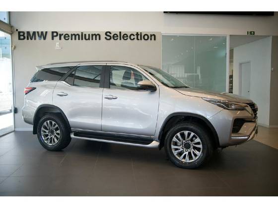 TOYOTA HILUX SW4 2.8 D-4D TURBO DIESEL SRX 7L 4X4 AUTOMÁTICO