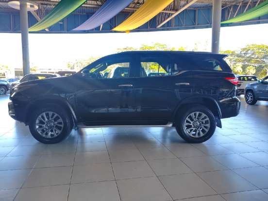 TOYOTA-HILUX SW4-2023