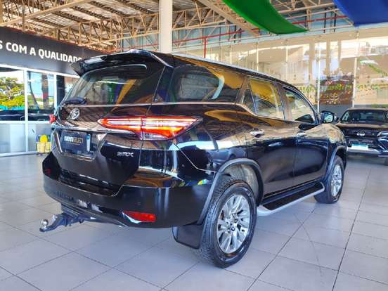 TOYOTA-HILUX SW4-2023