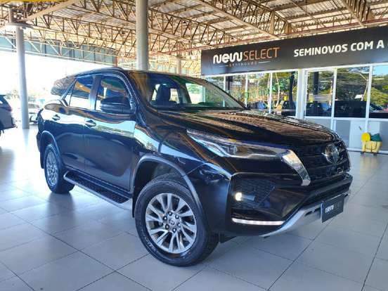 TOYOTA-HILUX SW4-2.8 D-4D TURBO DIESEL SRX 7L 4X4 AUTOMÁTICO TOYOTA-HILUX SW4-2023