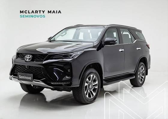 TOYOTA HILUX SW4 2.8 D-4D TURBO DIESEL SRX 7L 4X4 AUTOMÁTICO
