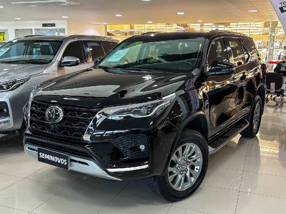 TOYOTA HILUX SW4 2.8 D-4D TURBO DIESEL SRX PLATINUM 4X4 AUTOMÁTICO