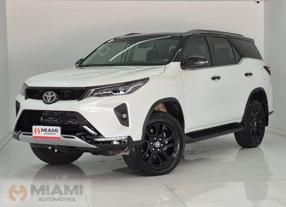 TOYOTA HILUX SW4 2.8 D-4D TURBO DIESEL SRX PLATINUM 4X4 AUTOMÁTICO