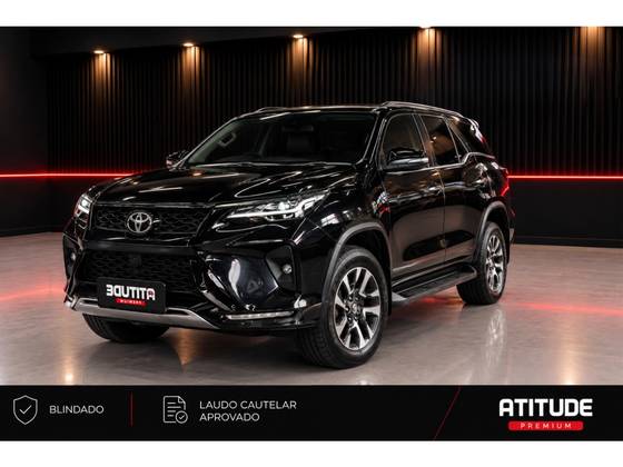 TOYOTA HILUX SW4 2.8 D-4D TURBO DIESEL SRX PLATINUM 7L 4X4 AUTOMÁTICO