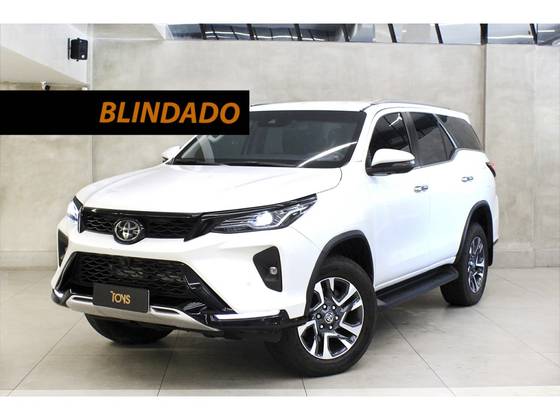 TOYOTA HILUX SW4 2.8 D-4D TURBO DIESEL SRX PLATINUM 7L 4X4 AUTOMÁTICO