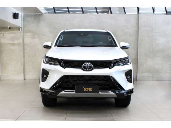 TOYOTA-HILUX SW4-2025