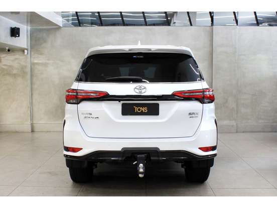 TOYOTA-HILUX SW4-2025