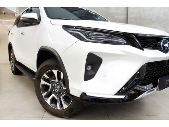 TOYOTA-HILUX SW4-2025