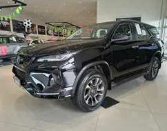TOYOTA HILUX SW4 2.8 D-4D TURBO DIESEL SRX PLATINUM 7L 4X4 AUTOMÁTICO TOYOTA HILUX SW4 2.8 D-4D TURBO DIESEL SRX PLATINUM 7L 4X4 AUTOMÁTICO