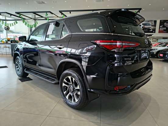 TOYOTA-HILUX SW4-2.8 D-4D TURBO DIESEL SRX PLATINUM 7L 4X4 AUTOMÁTICO TOYOTA-HILUX SW4-2026