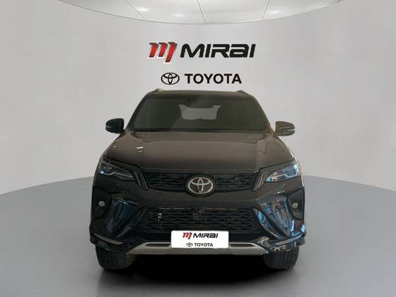 TOYOTA HILUX SW4 2.8 D-4D TURBO DIESEL SRX PLATINUM 7L 4X4 AUTOMÁTICO