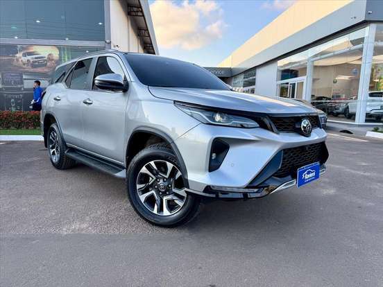 TOYOTA-HILUX SW4-2024